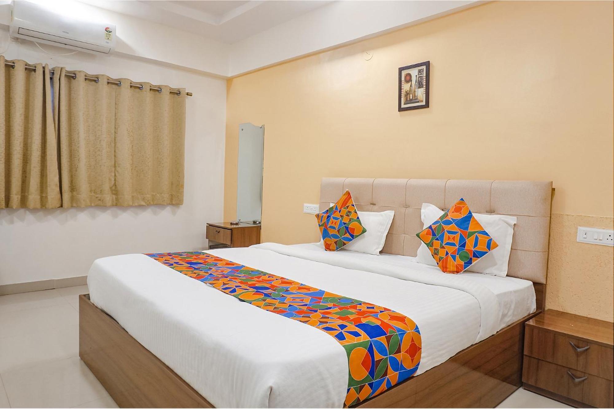 Fabhotel Embassy Near Amanora Mall 4*
