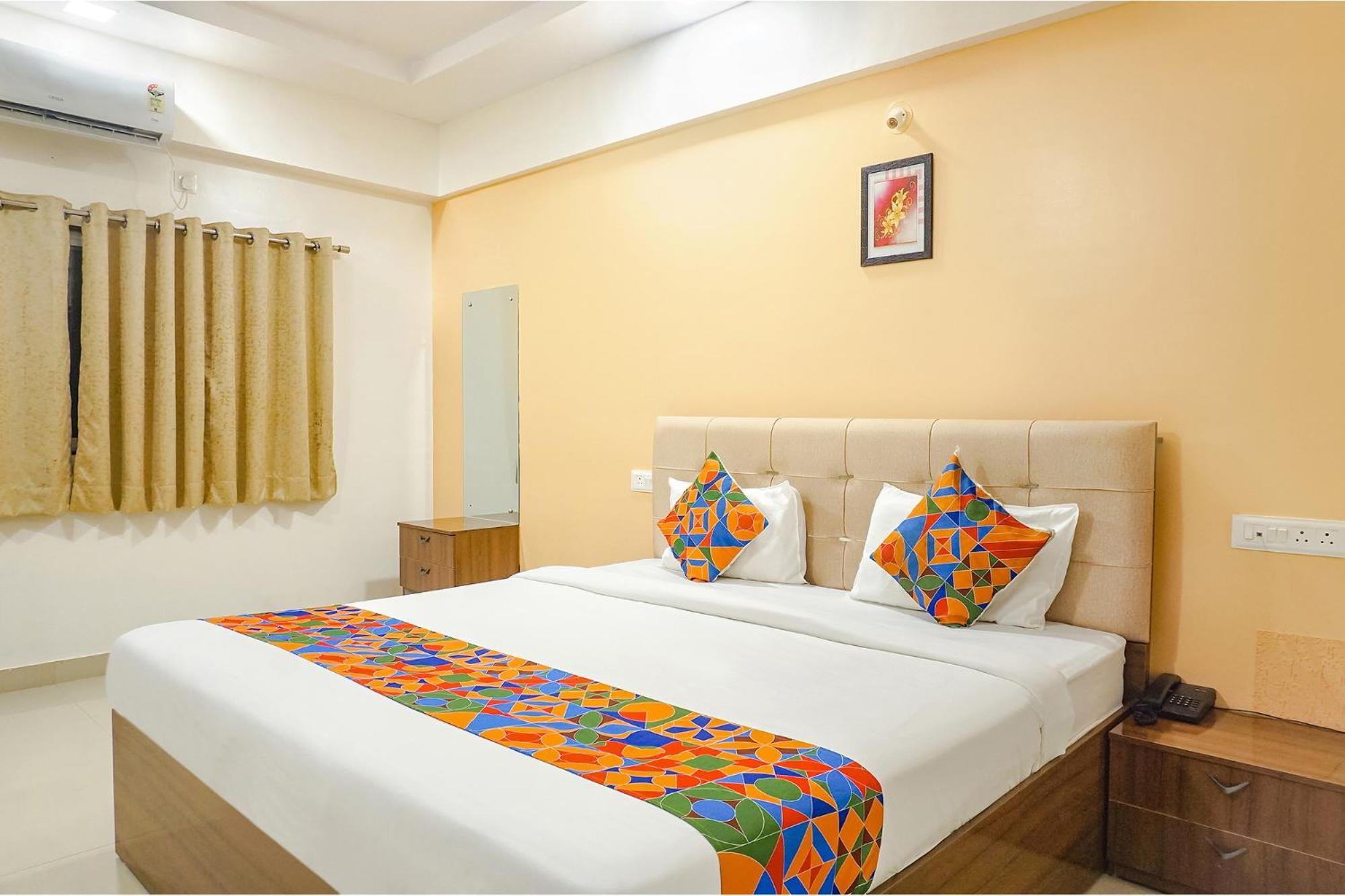 Fabhotel Embassy Near Amanora Mall Hotel