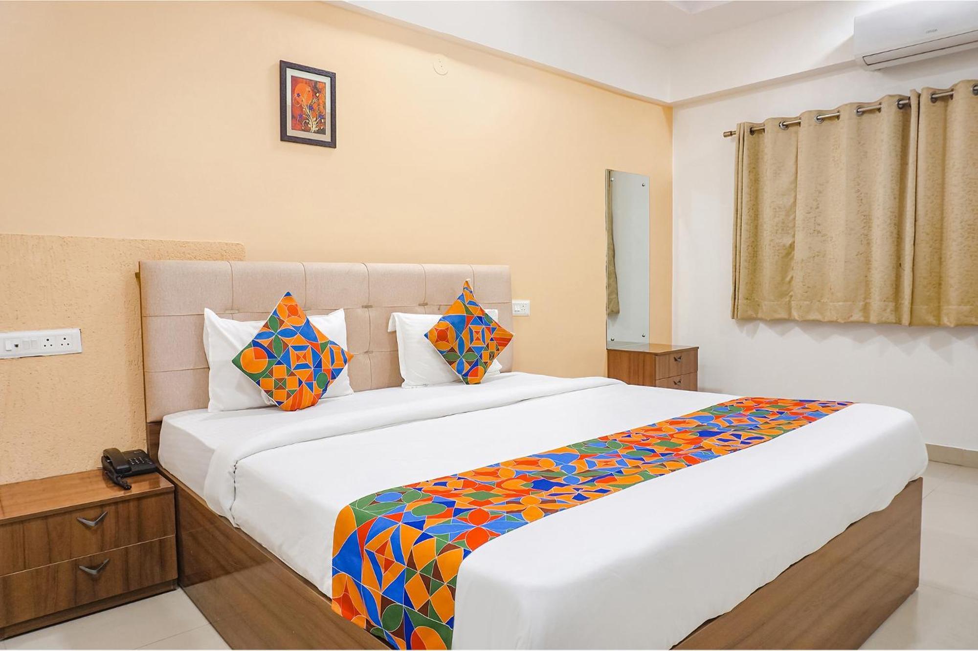 Hotel Fabhotel Embassy Near Amanora Mall 4*