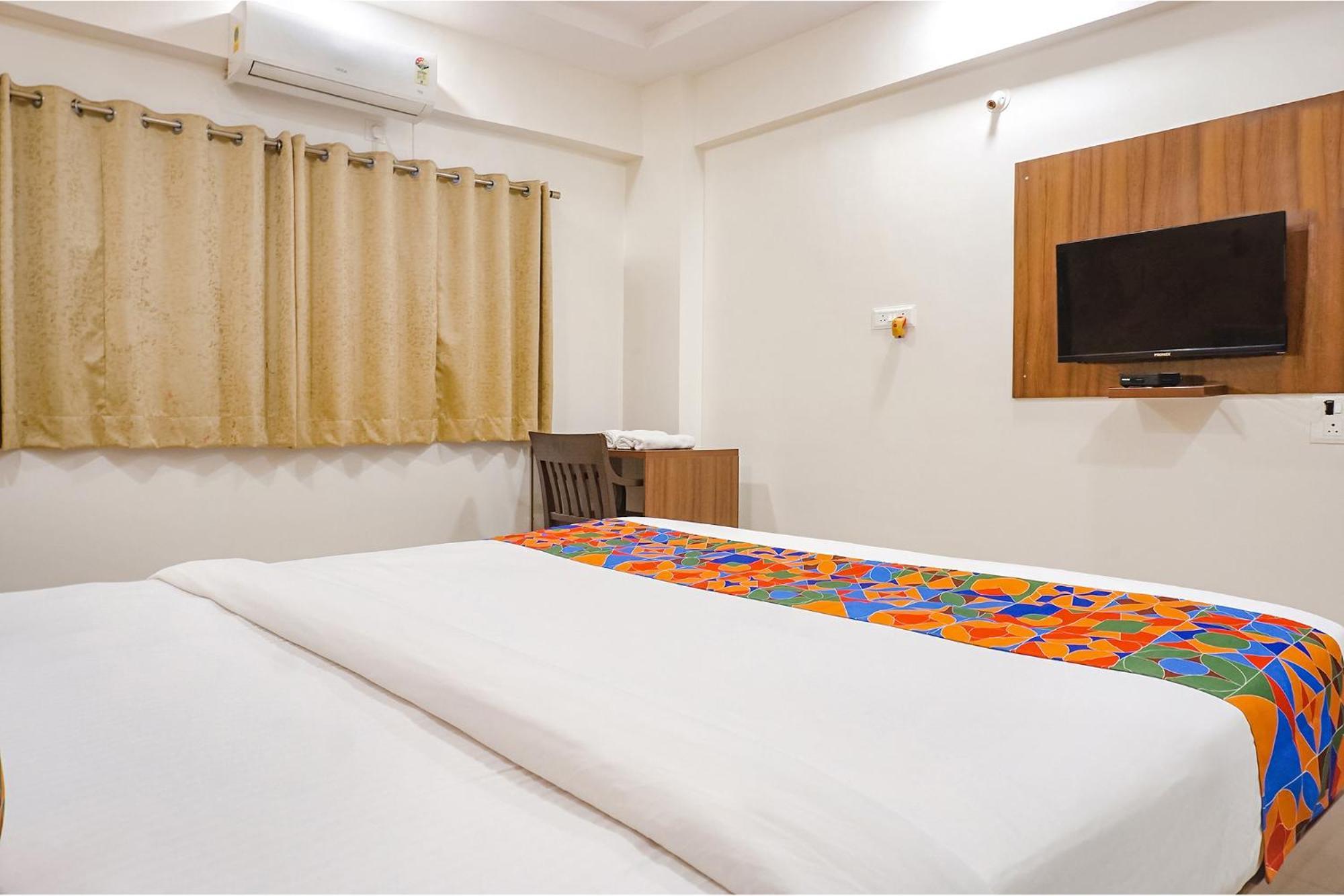 Fabhotel Embassy Near Amanora Mall Hotel Pune