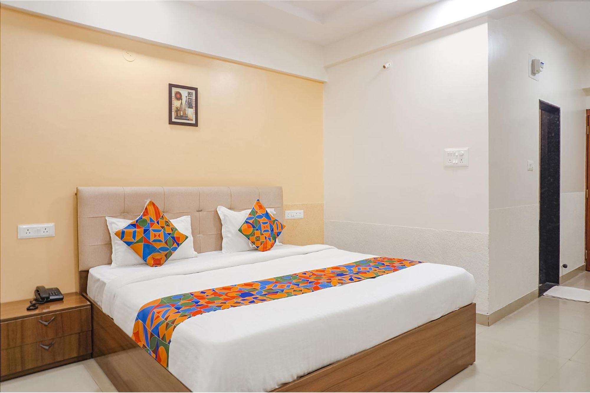 Fabhotel Embassy Near Amanora Mall Hotel