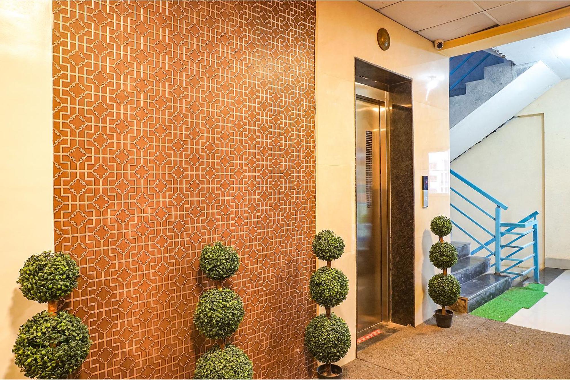 Hotel Fabhotel Embassy Near Amanora Mall