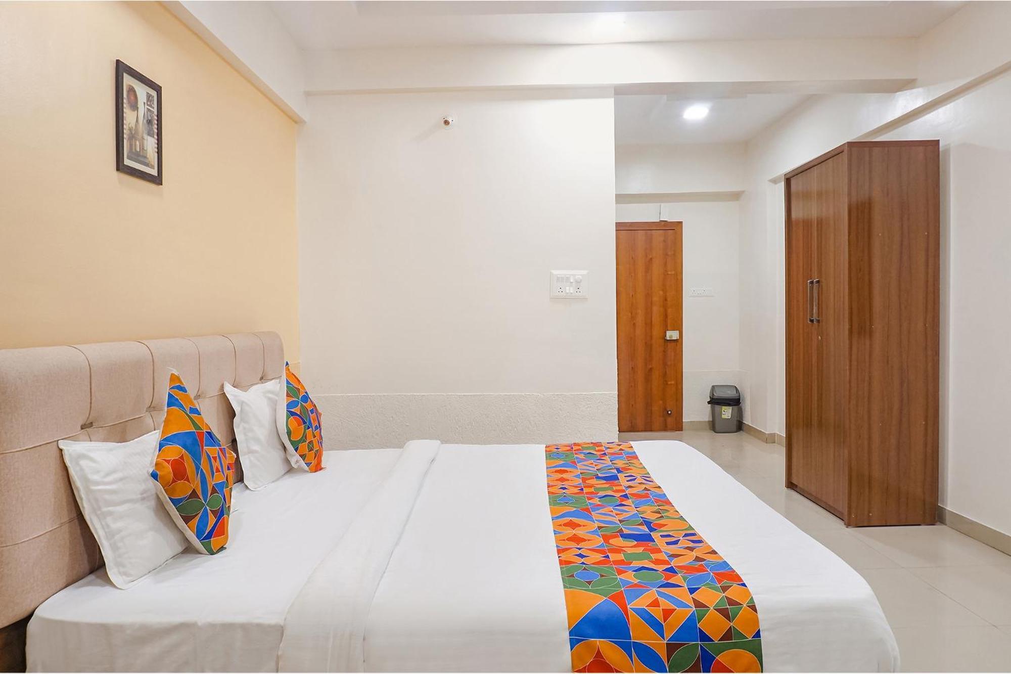 Fabhotel Embassy Near Amanora Mall Pune