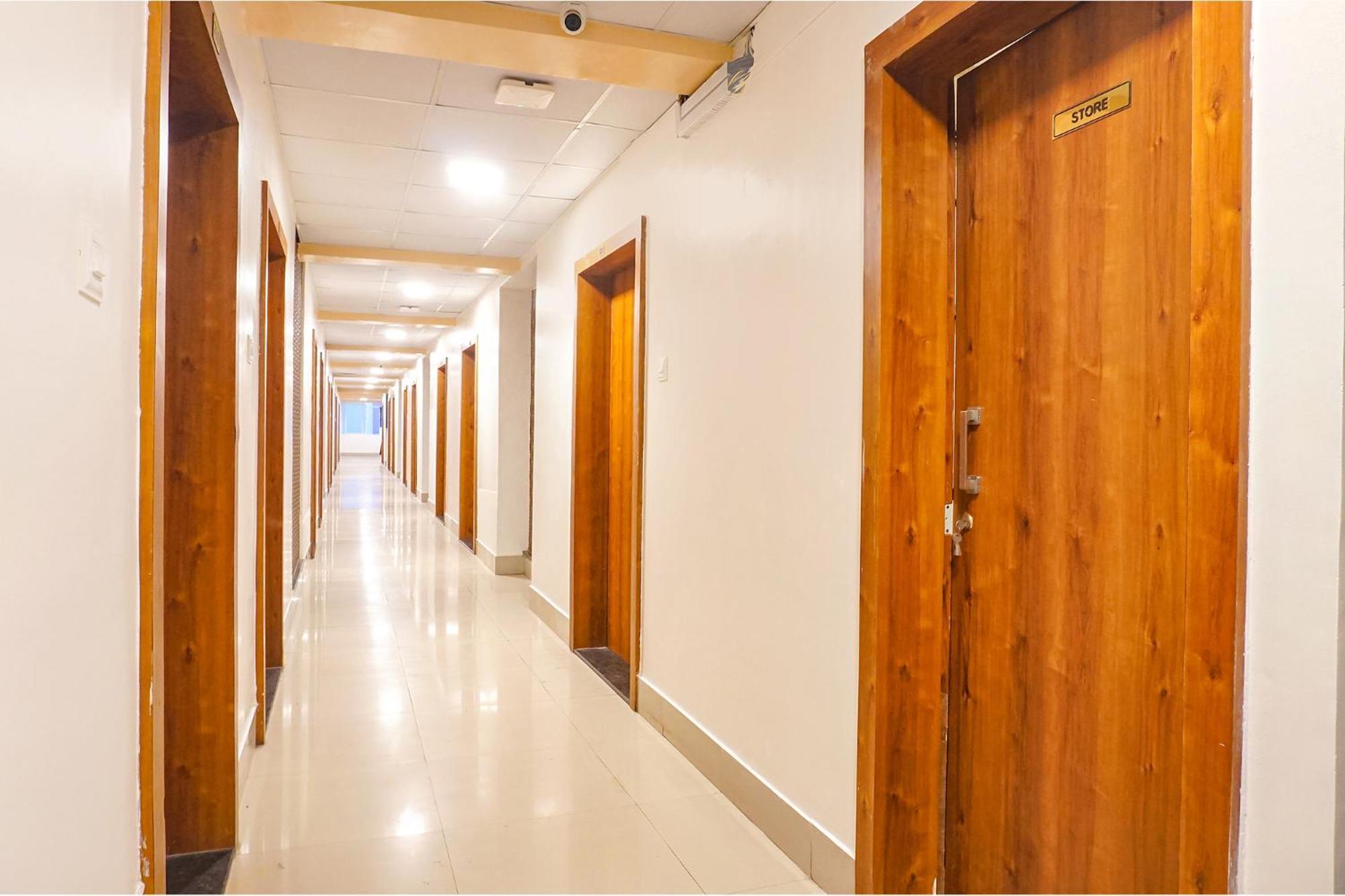 Fabhotel Embassy Near Amanora Mall